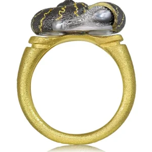 Designer Rings*Alex Soldier Gold Little Snail Ring with White Diamonds